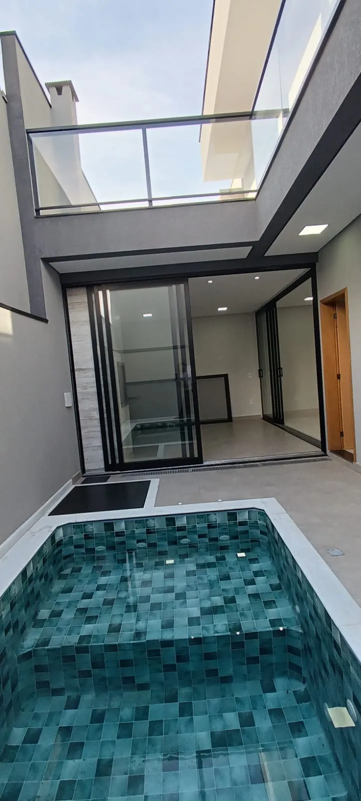Imagem Casa de Alto Padrão no Condomínio Golden Park ? 225m², 3 Suítes, Piscina e Área Gourmet