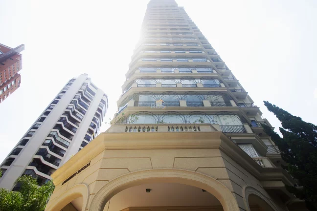 Imagem Vende apartamento de 260m² com 4 suítes e 4 vagas no Edifício Lindenberg Tangará