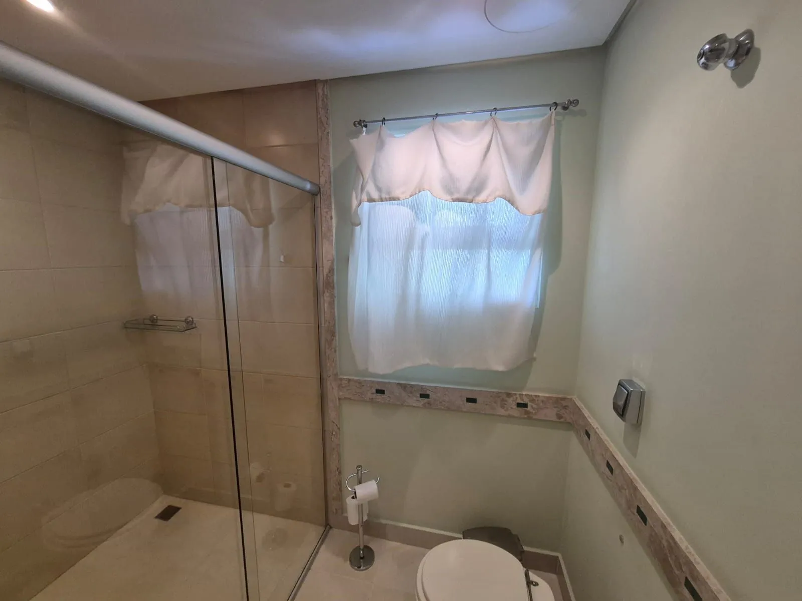 Imagem Casa 4 Dormitórios 1 suite 3 banheiros piscina e churasqueira