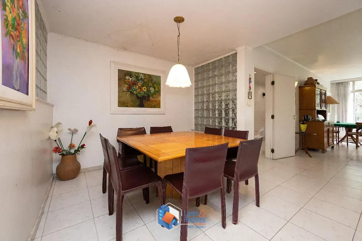 Imagem Sobrado para venda em Vila Madalena com 5 quartos, sendo 2 suítes, 256m²