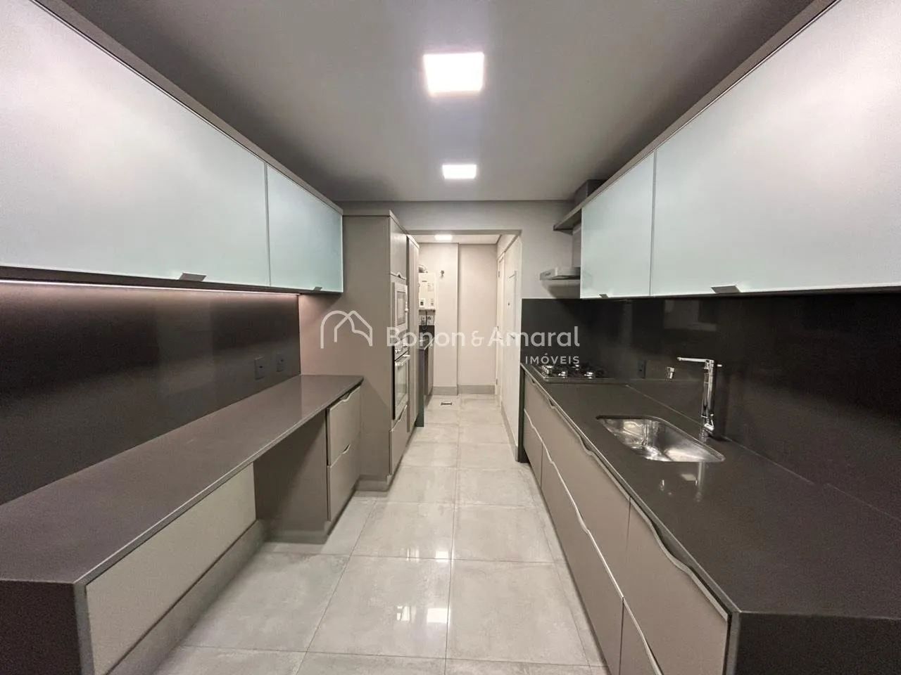 Imagem Alto Padrão no Cambuí - 2 Suítes, Varanda Gourmet, Andar Alto e Vista Privilegiada
