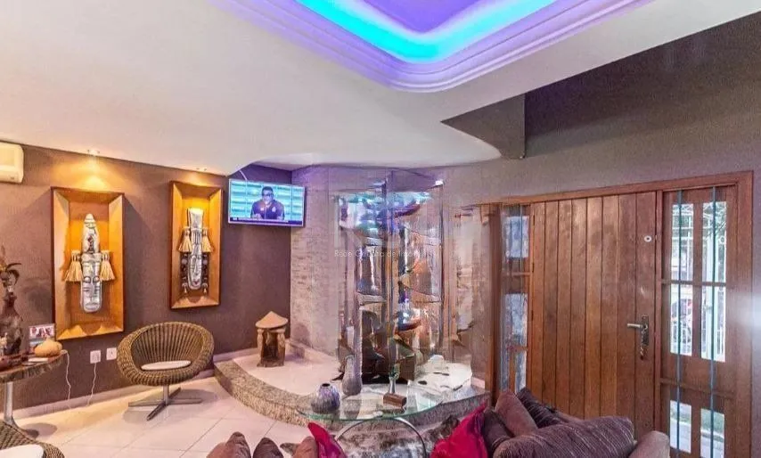 Imagem Casa para Venda - 336m², 4 dormitórios, sendo 1 suites, 2 vagas - Camaquã