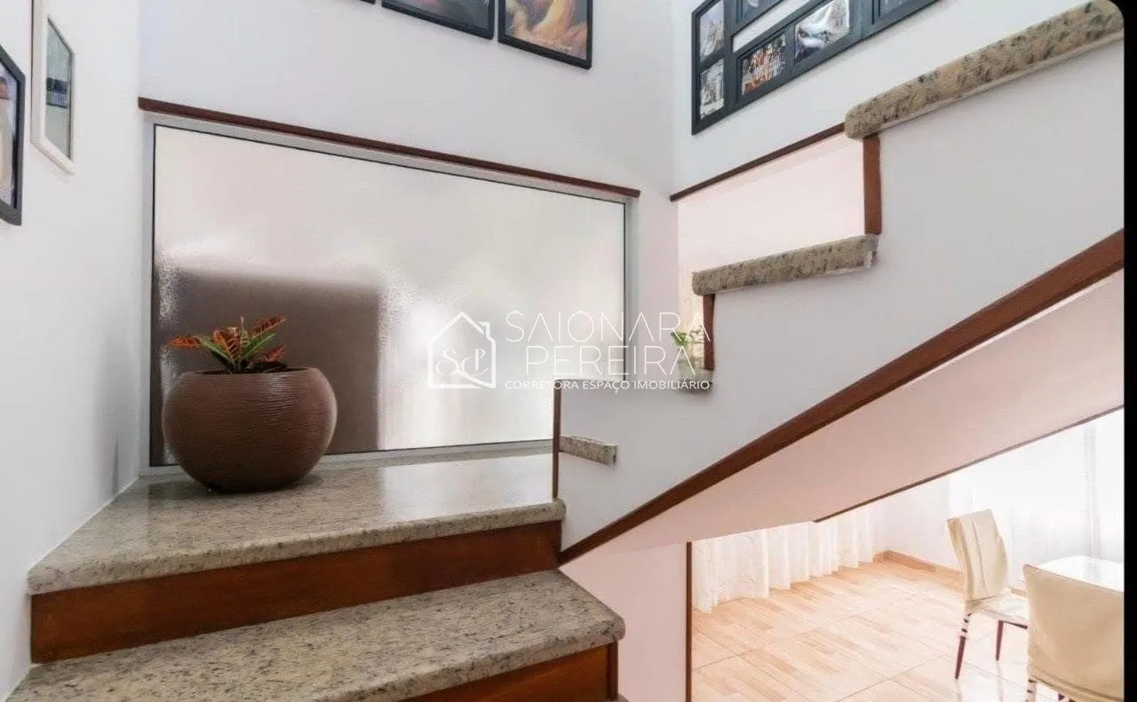 Imagem Casa à venda com 4 dormitórios em Barreiros, São José - 342m²
