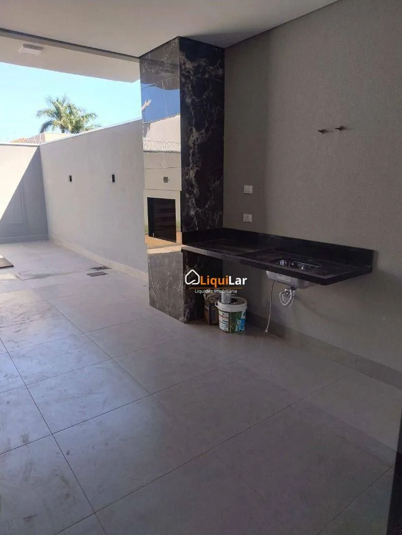 Imagem Casa Térrea à Venda no Rita Vieira com Piscina, Pé-Direito Duplo, Suíte e Área Gourmet