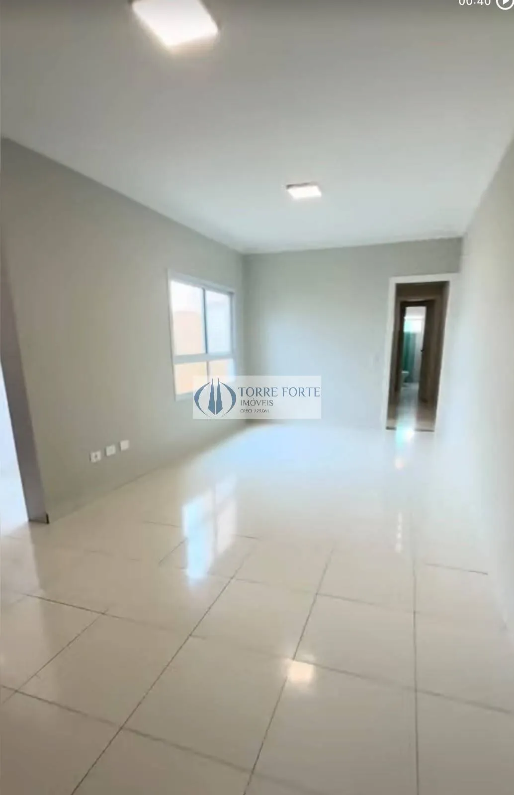 Imagem Lindo apartamento amplo, 2 dormitórios (1 suíte), 1 vaga , quintal privado.