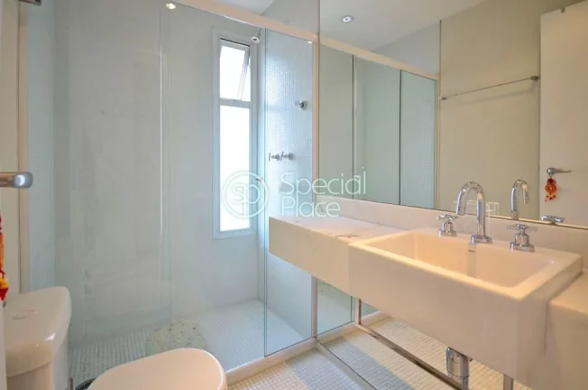 Imagem Apto duplex rico em iluminação natural, amplo living e lavabo. Possui 146m² muito bem distribuíd...