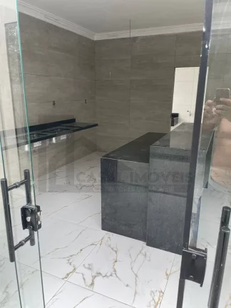 Imagem CASAL IMÓVEIS VENDE CASA TERREA MONTENEGRO BOULEVARD 3 SUÍTES + 6 VGS + PISCINA PRIVATIVA