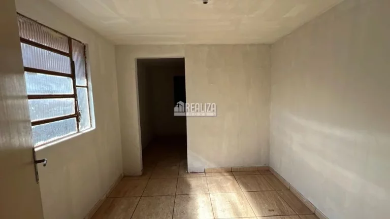 Imagem Casa à venda no bairro Vila Militar, Uberaba - 2 dormitórios e amplo quintal!