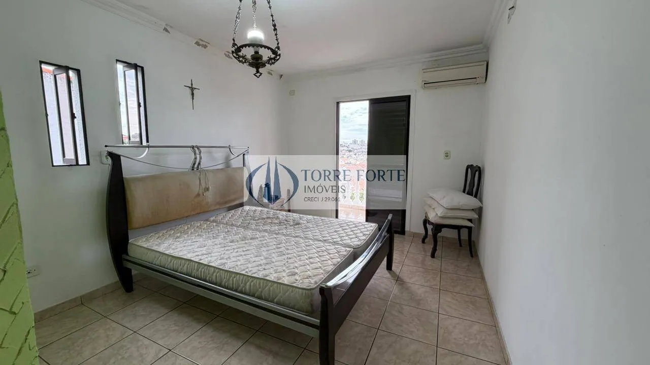 Imagem Linda casa, estilo sobrado, com 4 dormitórios e 4 vagas na Vila Alpina