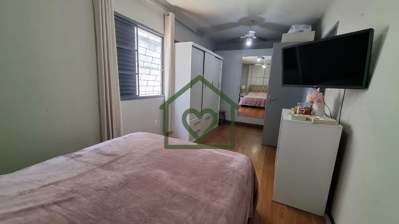 Imagem Imóvel residencial localizado no Bairro Glória, composto por um terreno de topografia plana com me...