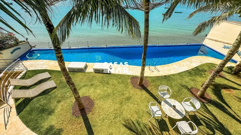 Imagem Imperdível casa frente mar à venda em Búzios-RJ, bairro Ferradura: 6 quartos, 6 suítes, 3 salas, 9 banheiros, 7 vagas, 880m².