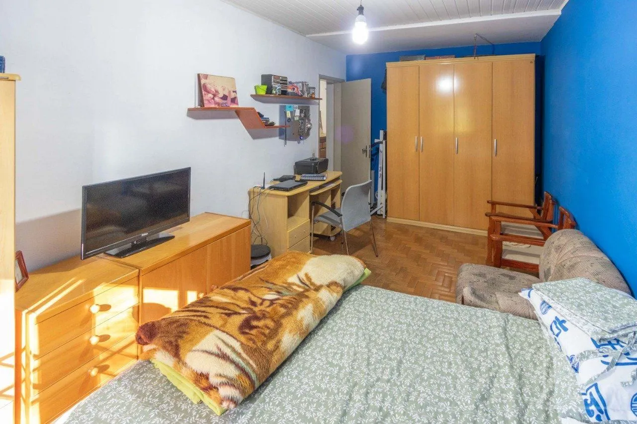 Imagem Sobrado para Venda - 241m², 4 dormitórios, sendo 1 suites, 1 vaga - Camaquã