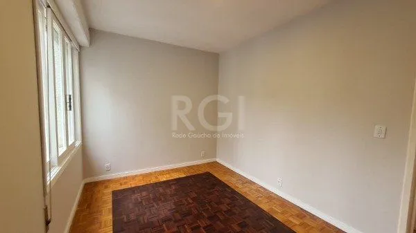 Imagem Apartamento 02 dormitórios com dependência e duas vagas no bairro São João.