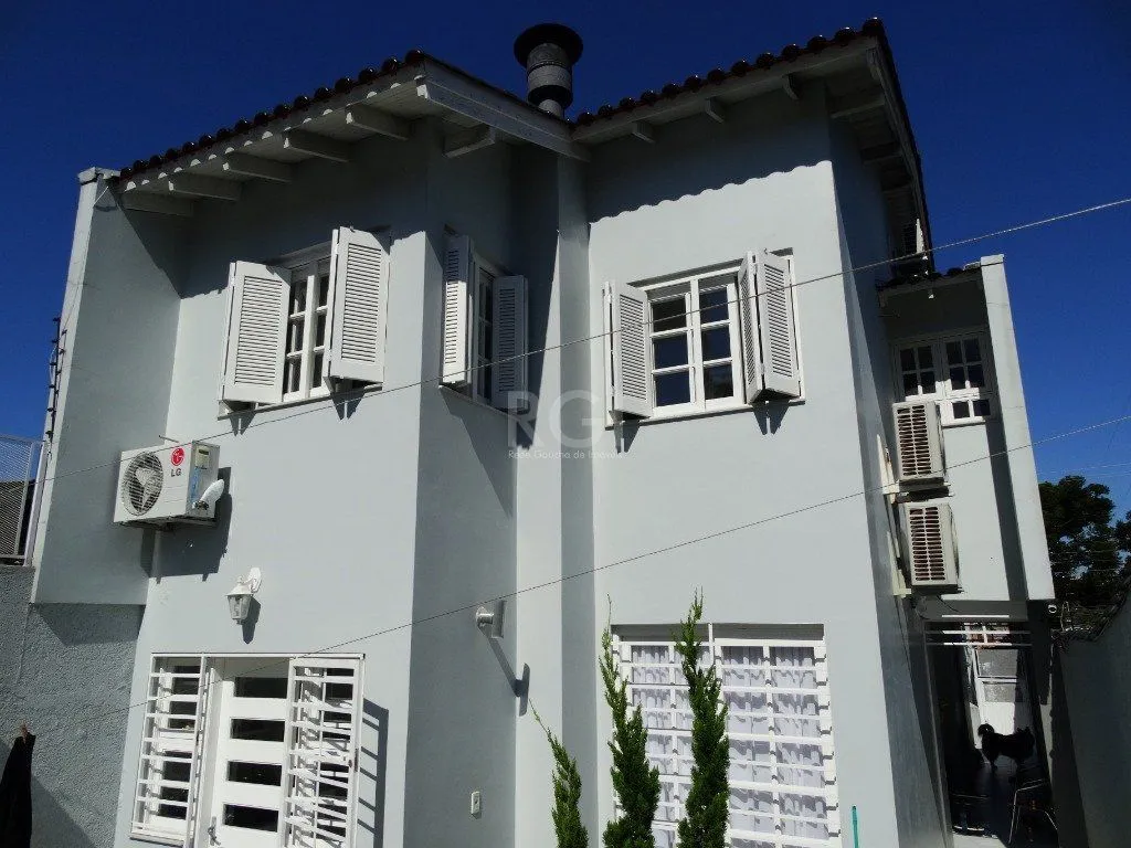 Imagem Casa para Venda - 244m², 3 dormitórios, sendo 1 suites, 2 vagas - Santa Tereza