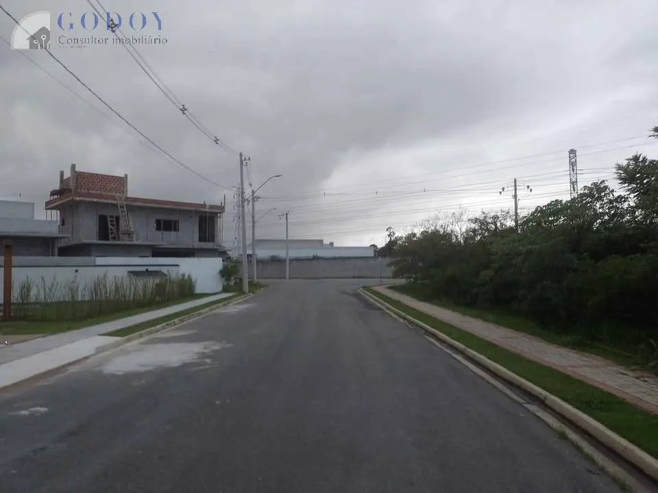 Imagem Oportunidade Única! Terreno Amplo no Condomínio Bosque do Imperador
