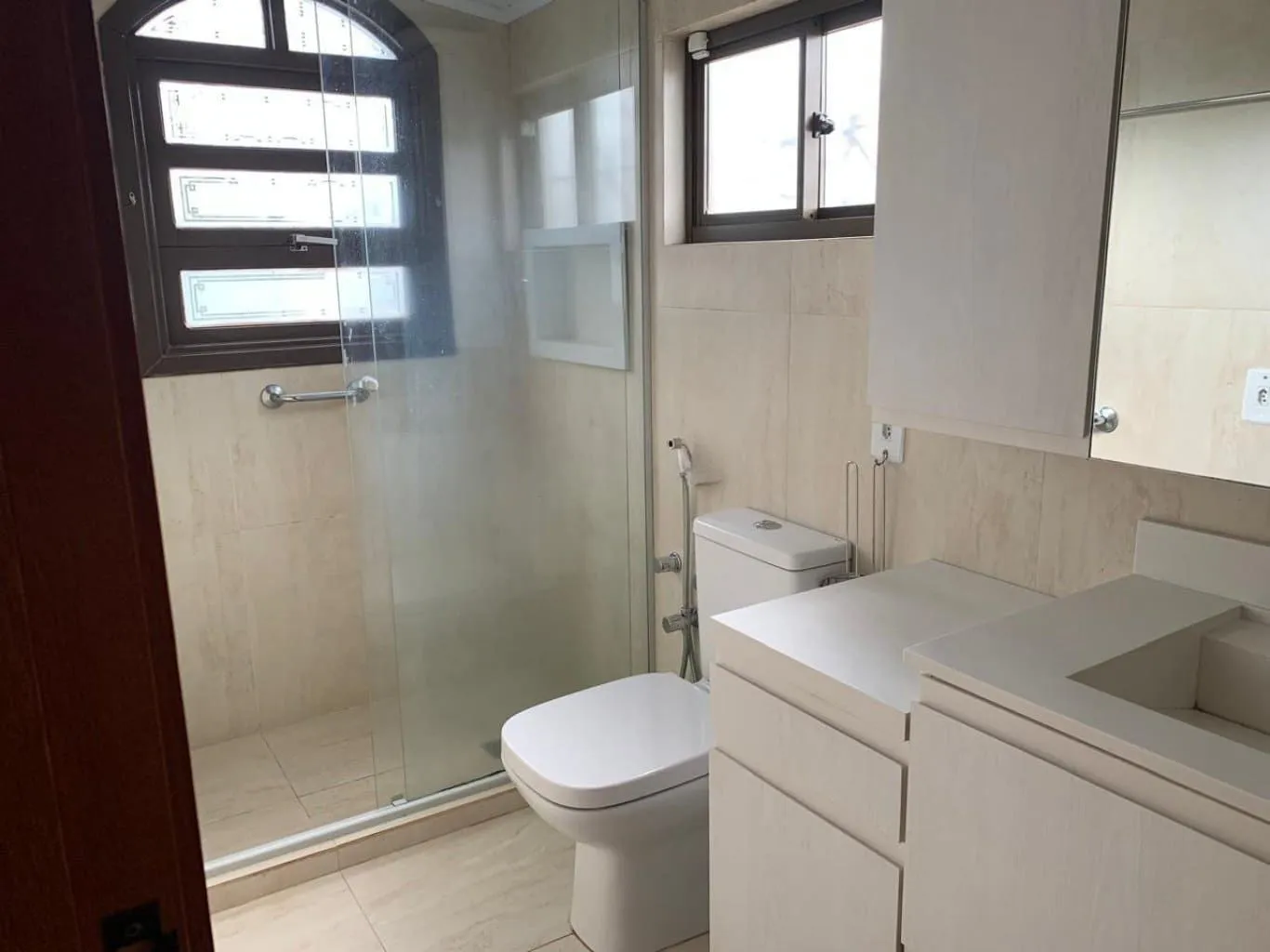 Imagem Casa em Condomínio de 3 dormitórios à venda em Tristeza, Porto Alegre.