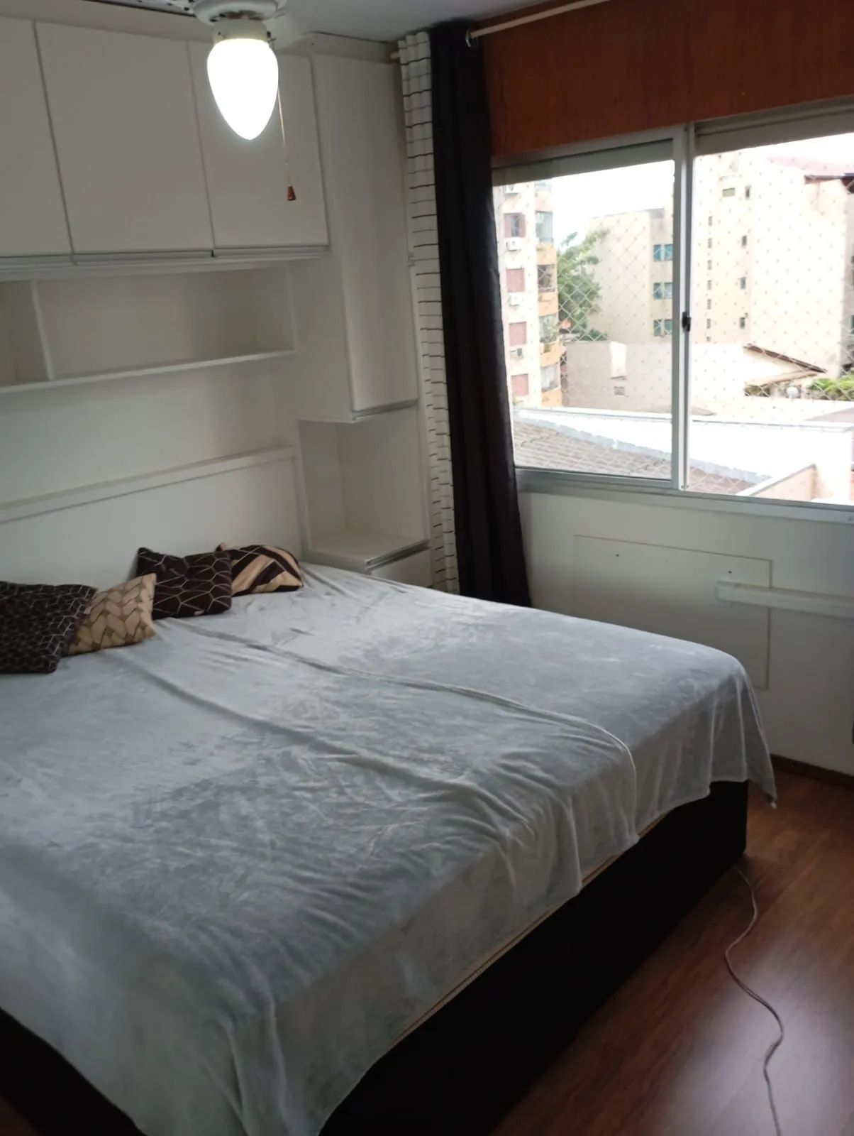Imagem Apartamento com 02 quartos e 01 vaga coberta no Bairro Menino Deus, Porto Alegre