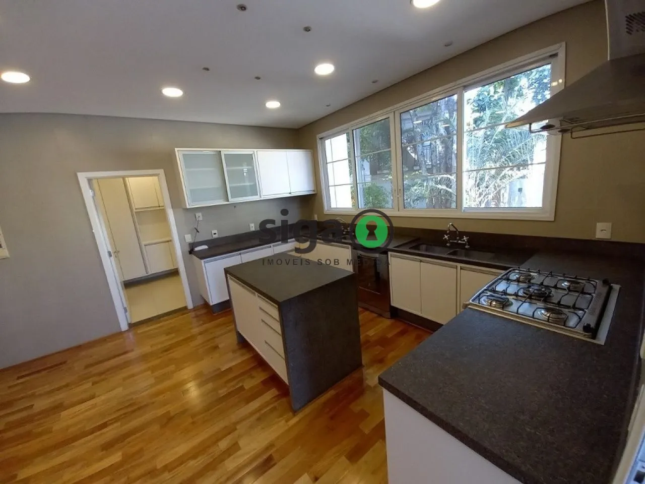 Imagem Casa em Condomínio a venda no Alto da Boa Vista com 4 quartos