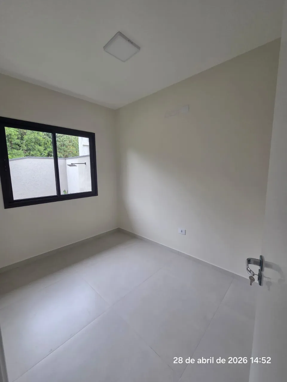 Imagem Casa de esquina em construção, com projeto moderno e excelente padrão de acabamento.
São 3 dormi...