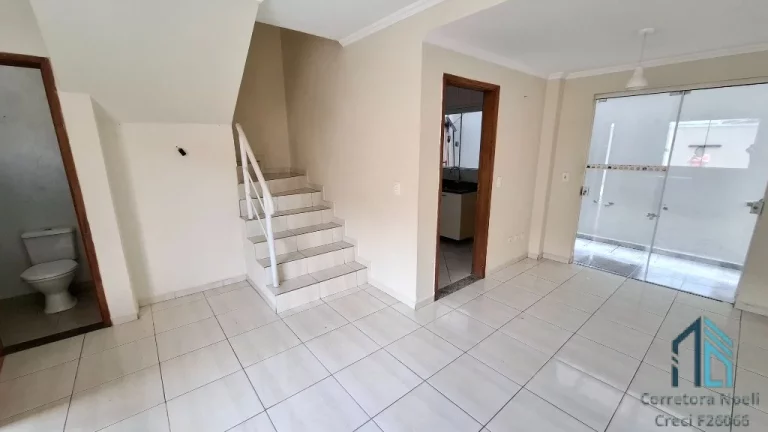 Imagem Sobrado em condomínio fechado 03 quartos c/suíte, desocupado no Uberaba em Curitiba PR