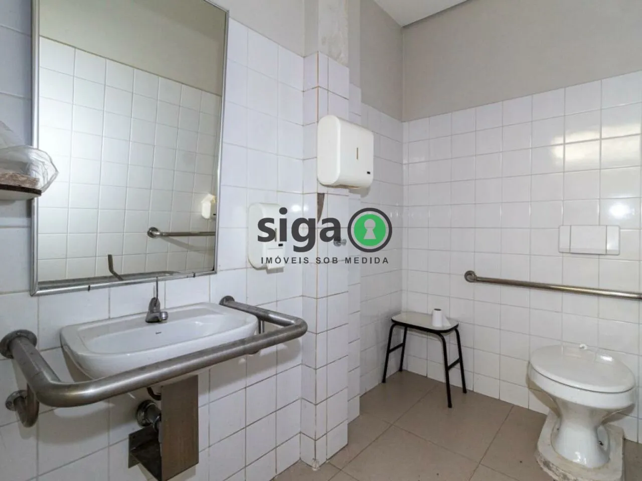 Imagem Loja no térreo com 180m², com 6 salas e 3 banheiros para Locação ou Venda em Alto de Pinheiros
