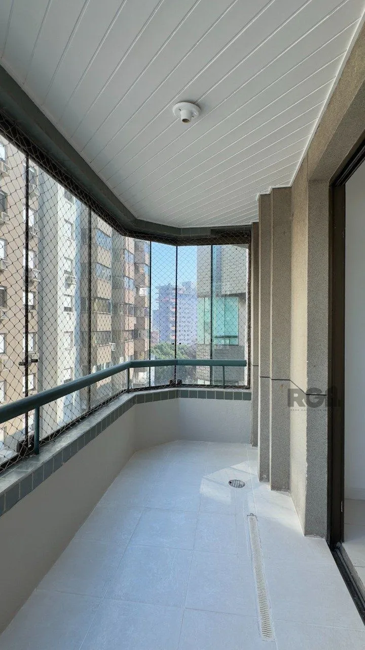Imagem COBERTURA COM 174M², DE FRENTE, 3 DORMITÓRIOS, EM ÓTIMA LOCALIZAÇÃO NO MENINO DEUS