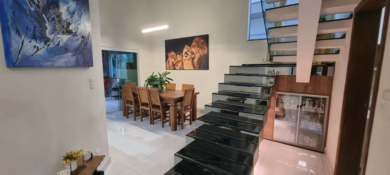 Imagem Magnífica Casa no Condomínio Reserva dos Lagos: Espaços Amplos, Acabamentos de Alto Padrão e Vista Única