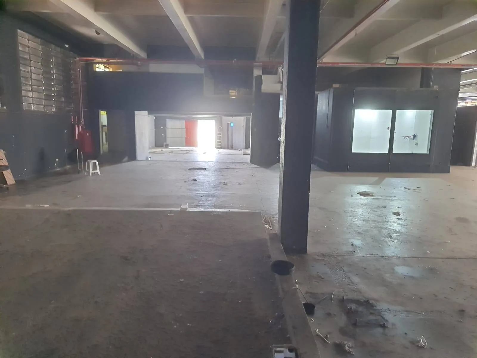 Imagem Galpão Comercial e Industrial em Alphaville - Localização Privilegiada Próxima à Estação Antônio João