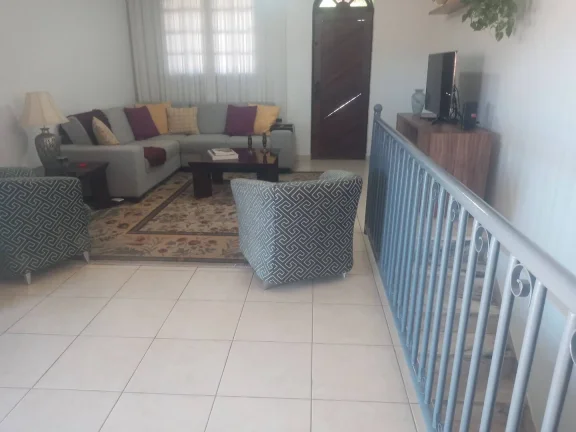 Imagem Casa com 4 Quartos e 4 banheiros à Venda, 228 m².
