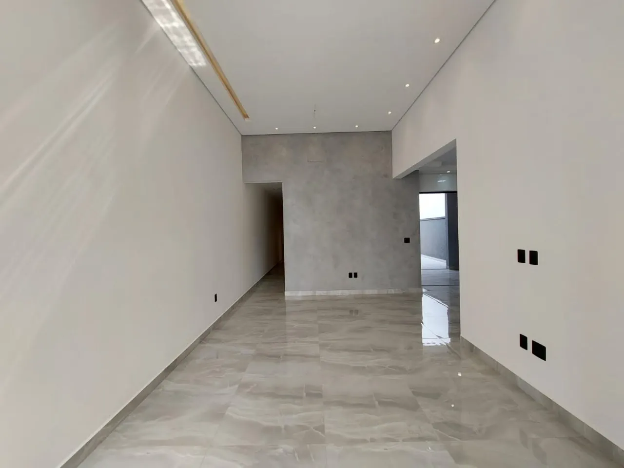 Imagem Impecável casa à venda em Sorocaba-SP, Wanel Ville: 3 quartos, 3 suítes, 145 m² de área, 4 banheiros e 2 vagas. Confira já!