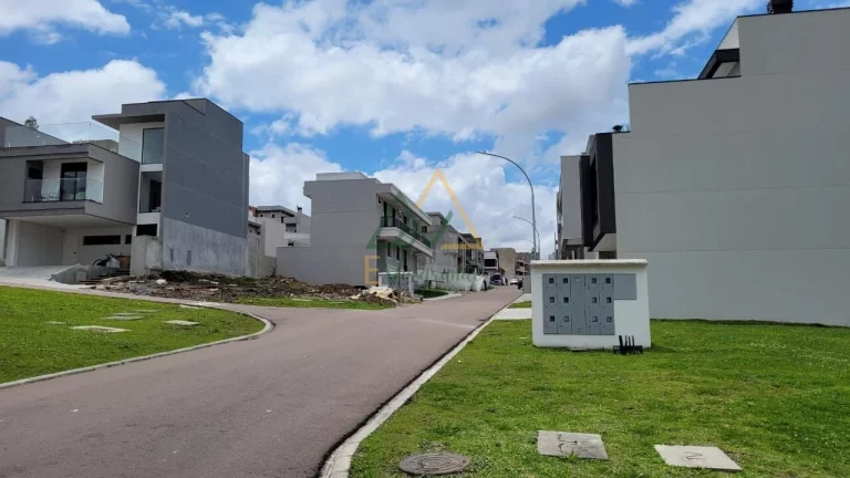Imagem Terreno em Condomínio Fechado à venda no Bairro Alto Curitiba PR