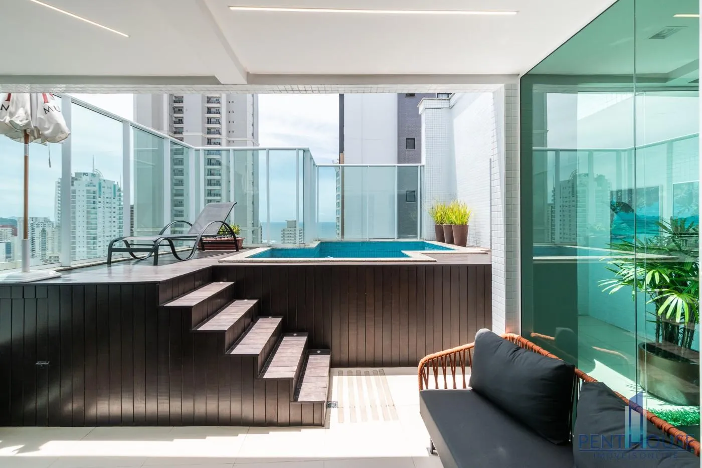 Foto do imóvel Apartamento Duplex para Venda em Balneário Camboriú, CENTRO, 4 dormitórios, 4 suítes, 6 banheiros, 3 vagas em Rua 2450, 275 - CENTRO, Balneário Camboriú - SC