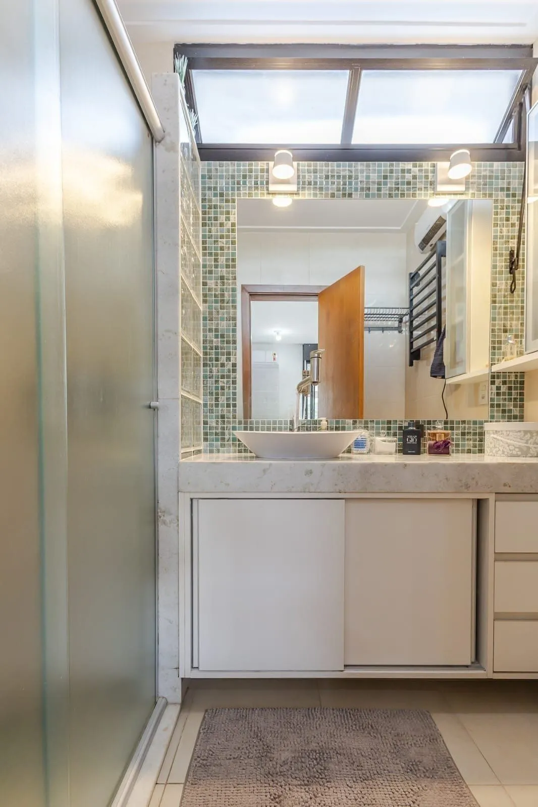 Imagem Casa em Condomínio com 3 quartos, 3 vagas e 184m² para vender por R$ 1.180.000 Rua Adriano Pereira Da Silva - Vila Nova, Porto Alegre