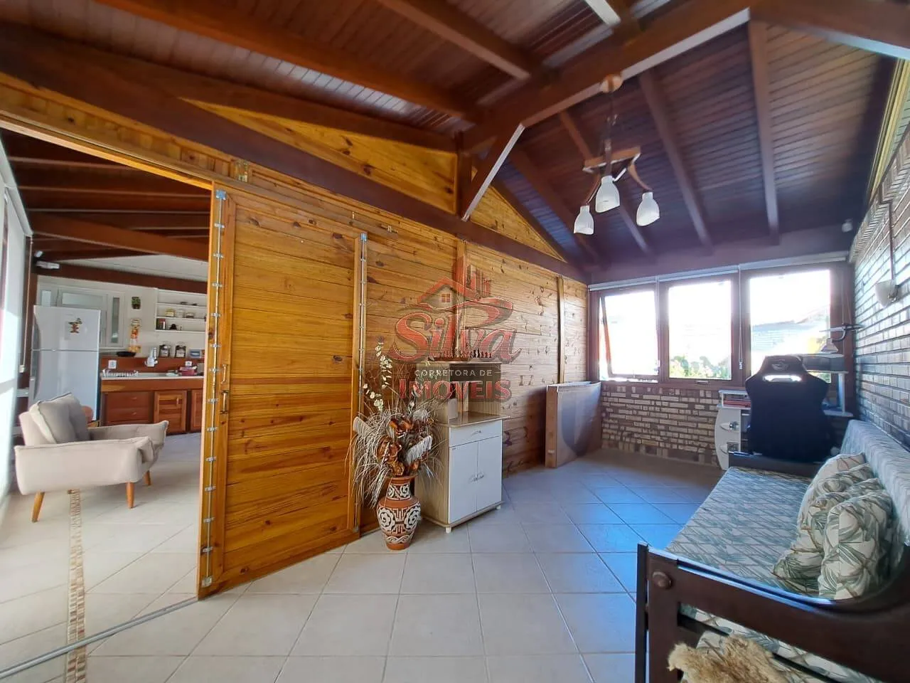 Imagem Casa com Piscina e 750m² de Terreno no Centro de Imbé