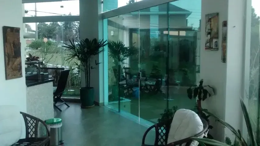 Imagem Luxuosa casa em condomínio à venda em Santana de Parnaíba, São Paulo-SP: 4 quartos, 2 suítes, 3 salas, 5 banheiros, 6 vagas, 480m².