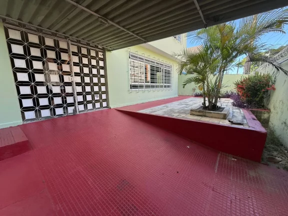 Imagem Casa para Venda em Recife, Encruzilhada, 5 dormitórios, 2 suítes, 4 banheiros, 2 vagas