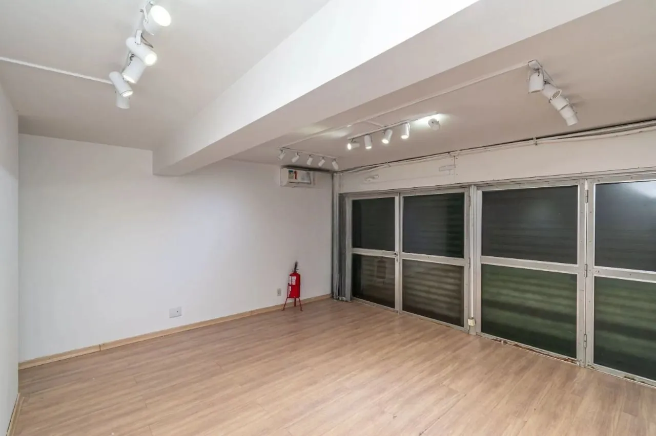 Imagem Predio Comercial com 1000m², 5 vagas, no bairro Higienópolis em Porto Alegre para Alugar