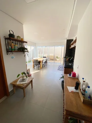 Imagem Casa em condomínio para venda em Valinhos S.P.

Casa nova e maravilhosa no condomínio Villa do Sol...