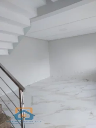 Imagem Casa Duplex de 3 quartos e 2 Vagas de garagem no Bairro Tirandetes
