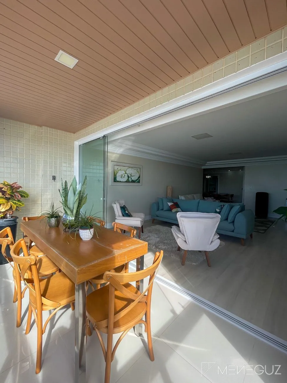Imagem Apartamento de 03 quartos mais DCE completa na praia do morro de frente!