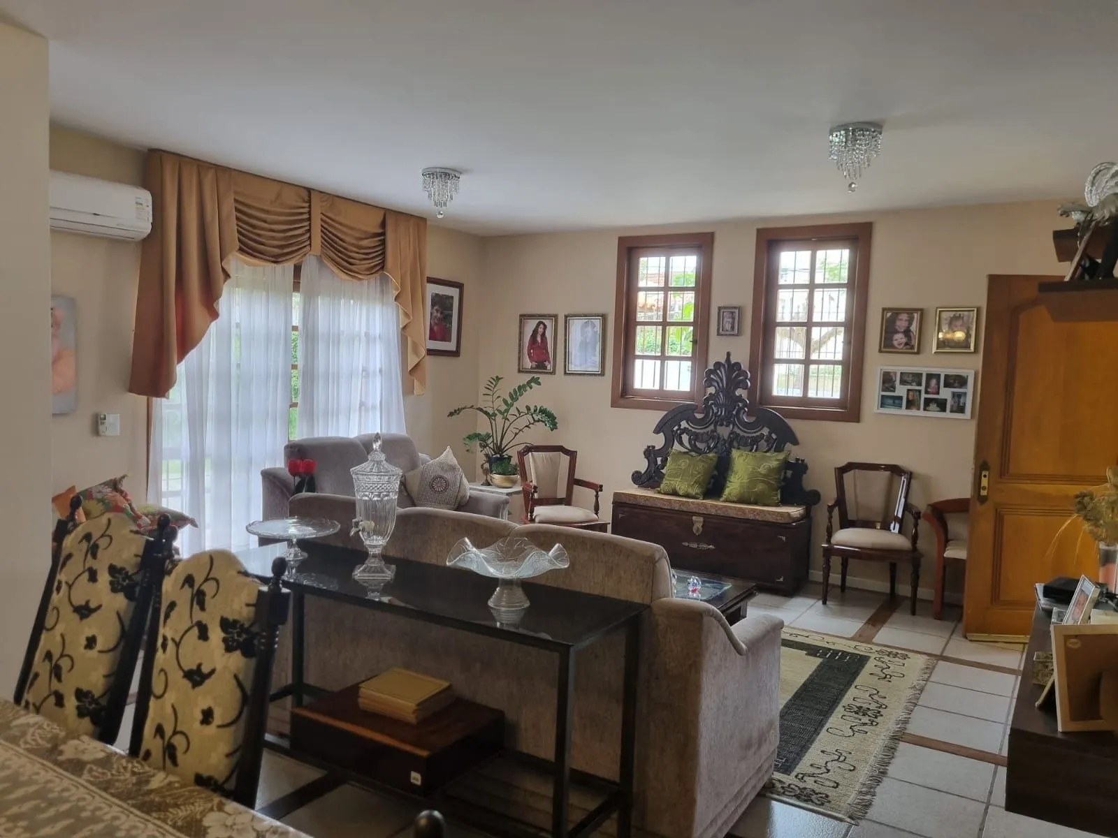 Imagem Casa / Sobrado bem grande 266 m² - Vila João Pessoa - Porto Alegre - Preço bem atrativo