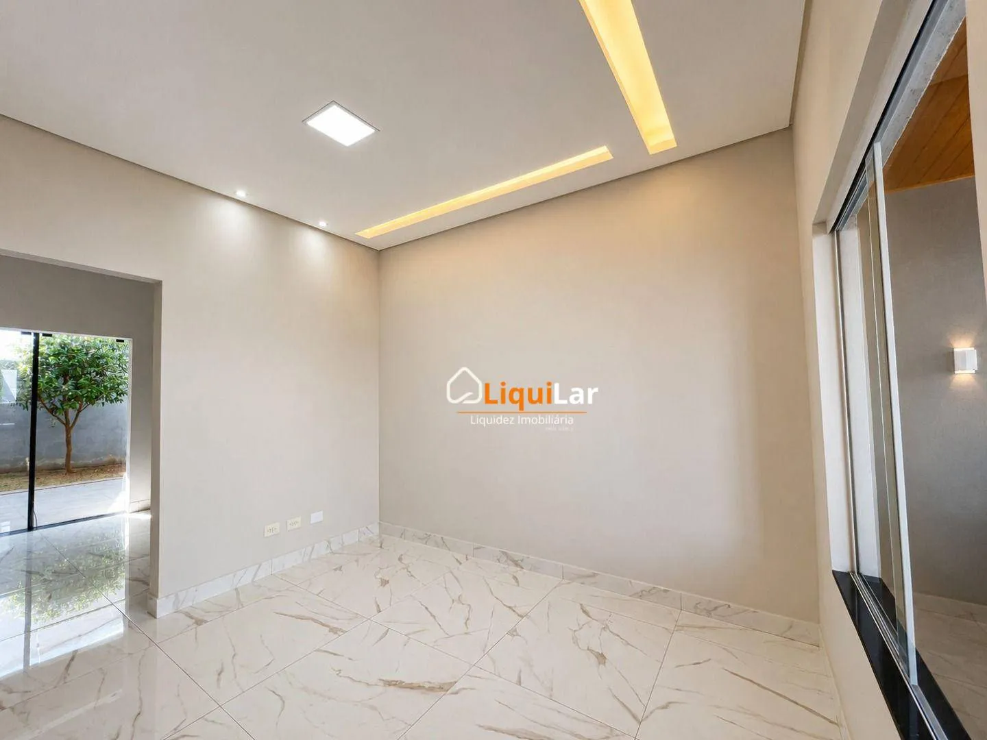 Imagem Casa à Venda no Residencial Carlota I com 3 Quartos, Suíte, Área Gourmet e Condomínio Exclusivo