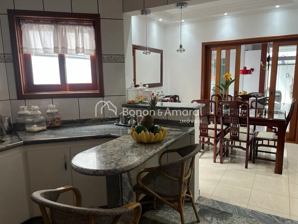 Imagem Casa com 4 Quartos e 4 Banheiros para Venda em Valinhos - SP