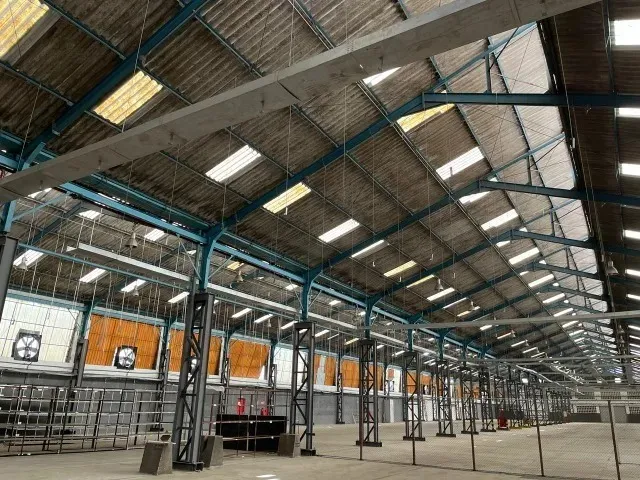Imagem Galpão Industrial de 8.100m² em Guarulhos com Ponte Rolante e Estrutura Completa