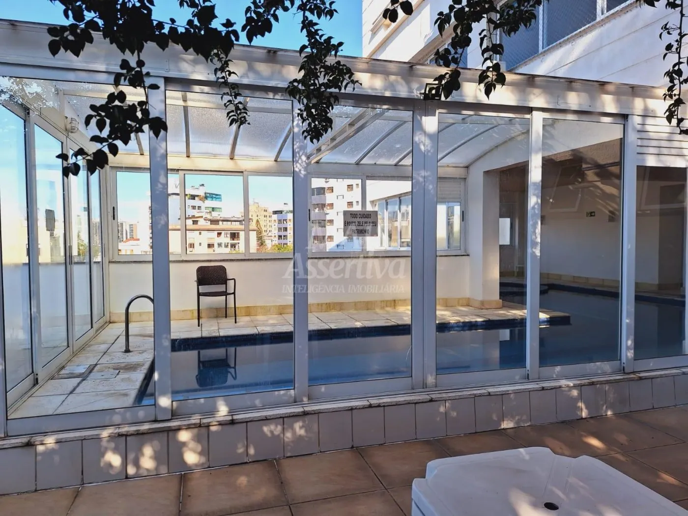 Imagem Ótimo apartamento semi-mobiliado a venda em Cristo Redentor-Porto Alegre/RS
