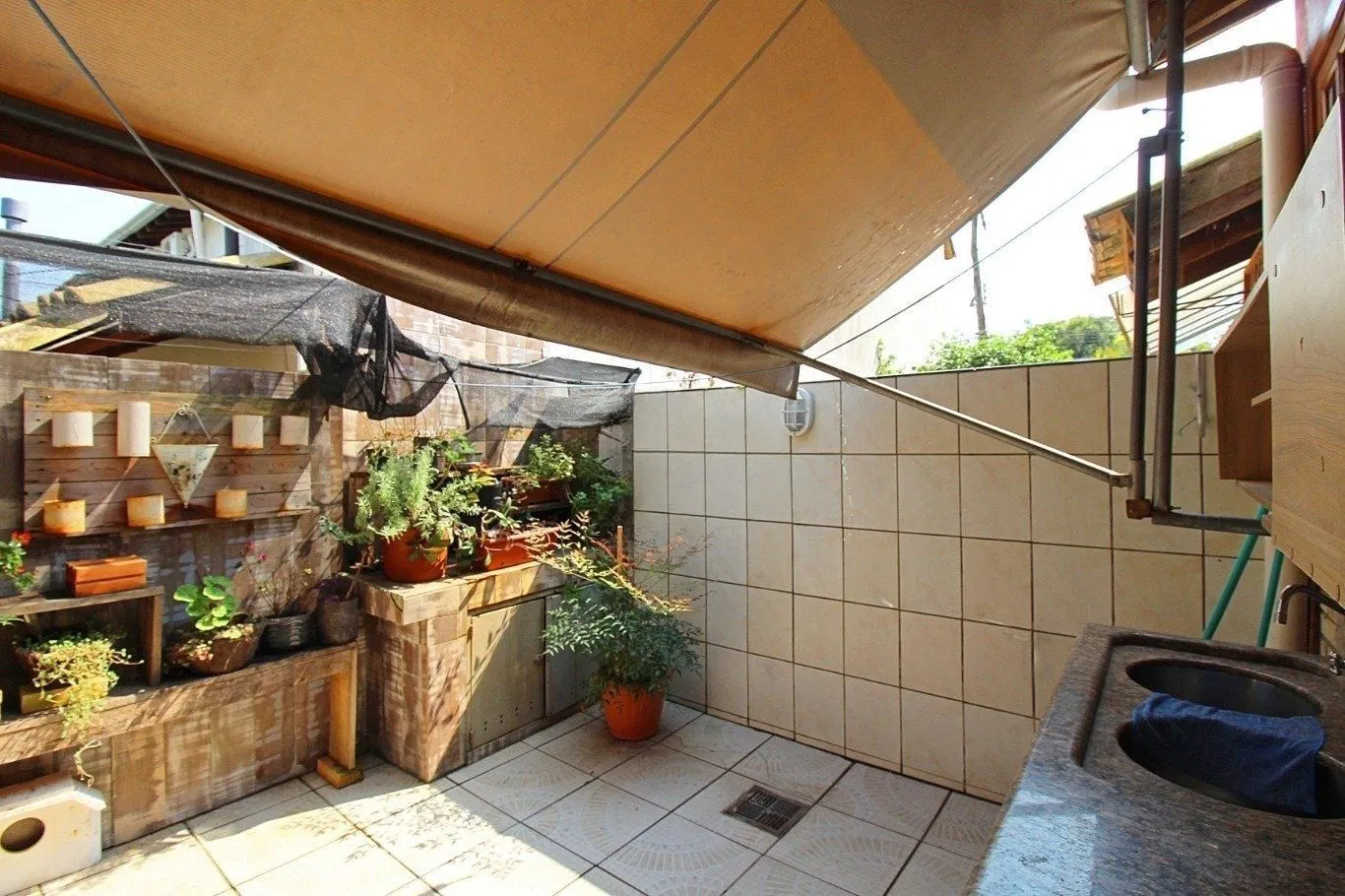 Imagem Casa de 3 dormitórios a venda no bairro Guarujá, Porto Alegre