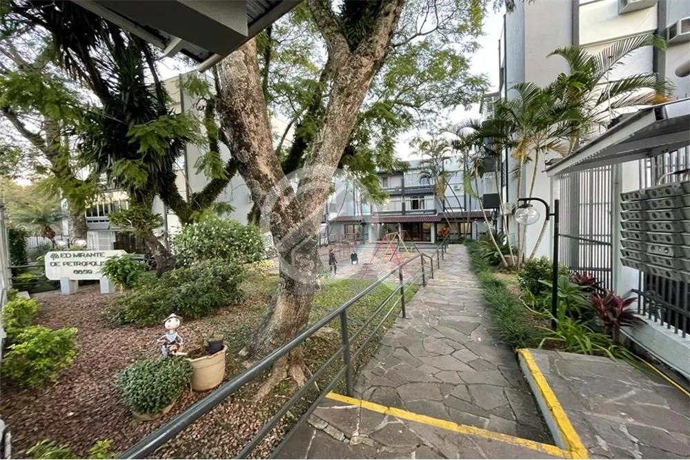 Imagem Charmoso apartamento de fundos na Av. Protásio Alves próximo ao Sesc. O imóvel foi todo reformado...