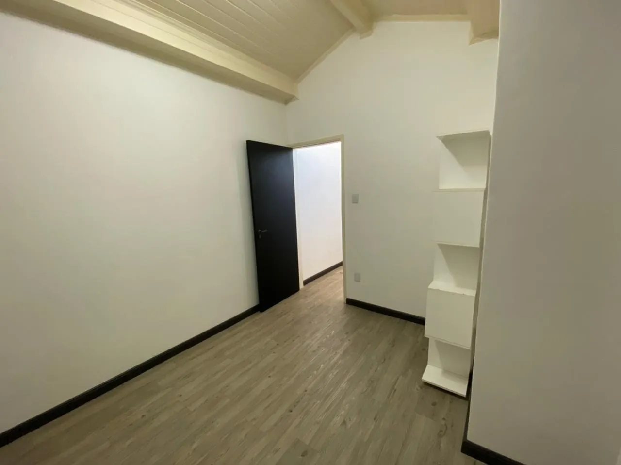 Imagem Comercial à venda 8 Quartos, 2 Vagas, 300M², Jardim Maria Augusta, Taubaté - SP