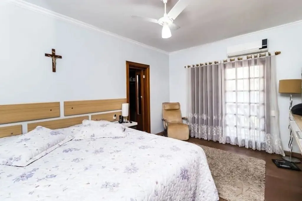 Imagem Casa com 3 dormitórios de 278m² à venda no Bairro Jardim Itú Sabará