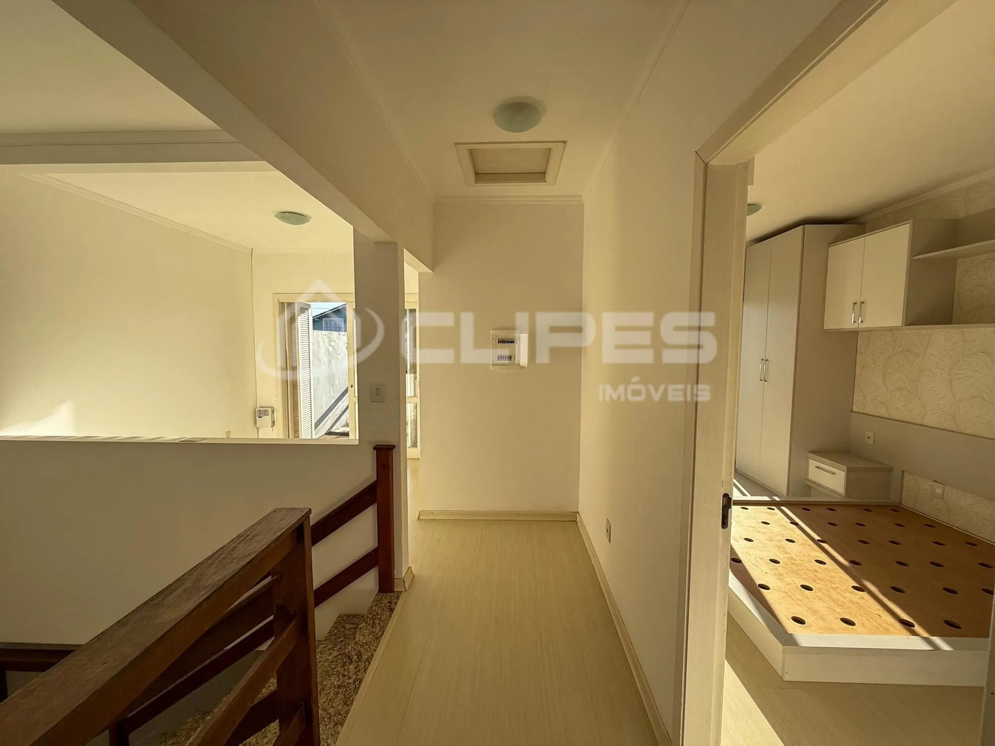 Imagem Sobrado para Venda - 140m², 3 dormitórios, sendo 1 suites, 2 vagas - Hípica